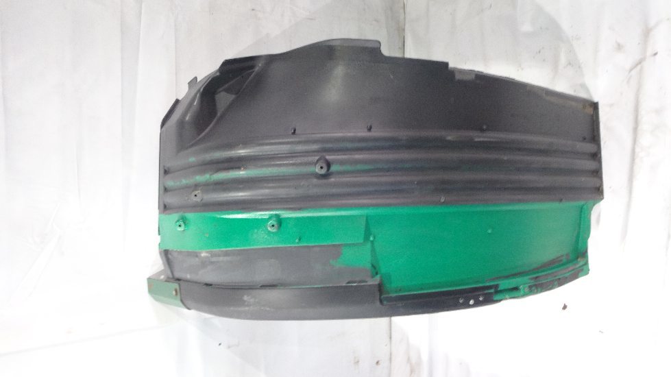 крыло переднее б/у \ трещина,сколы